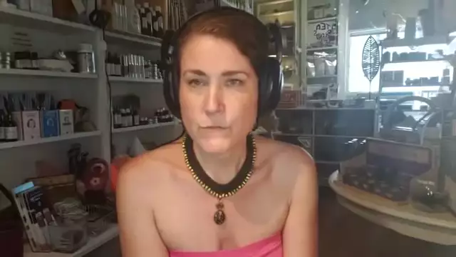Amandha Vollmer on Robyn Openshaw's Vibe Podcast - Live FB Version